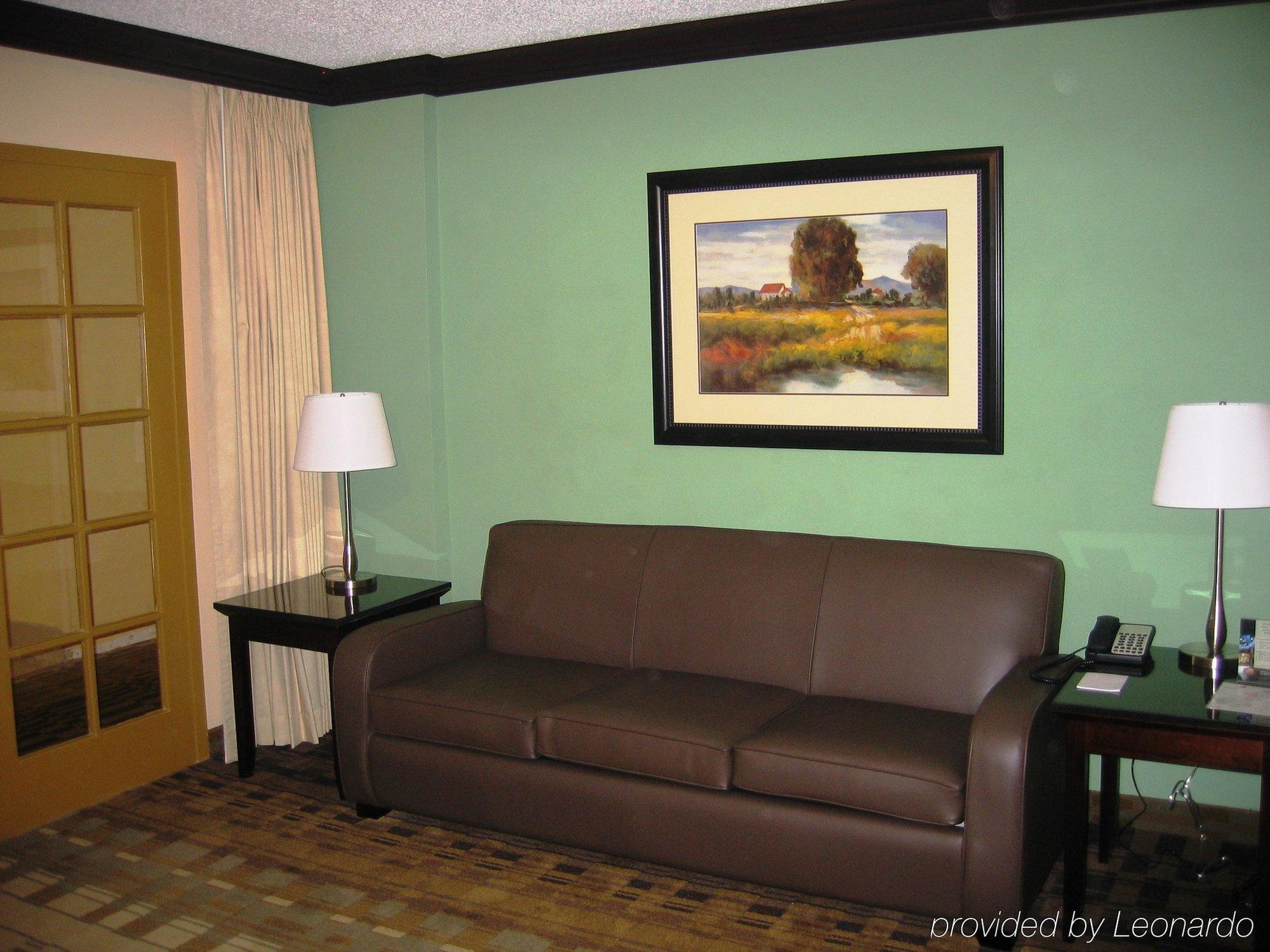 Crowne Plaza Suites Houston - Near Sugar Land Room photo