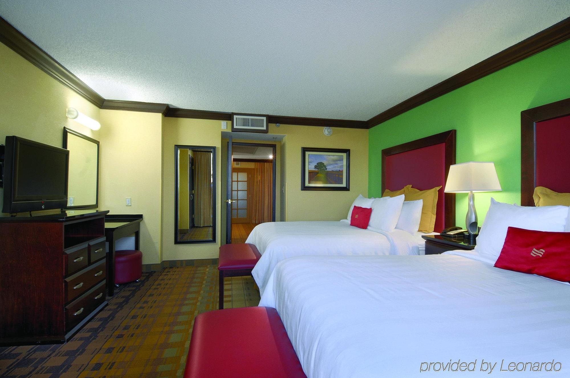 Crowne Plaza Suites Houston - Near Sugar Land Room photo