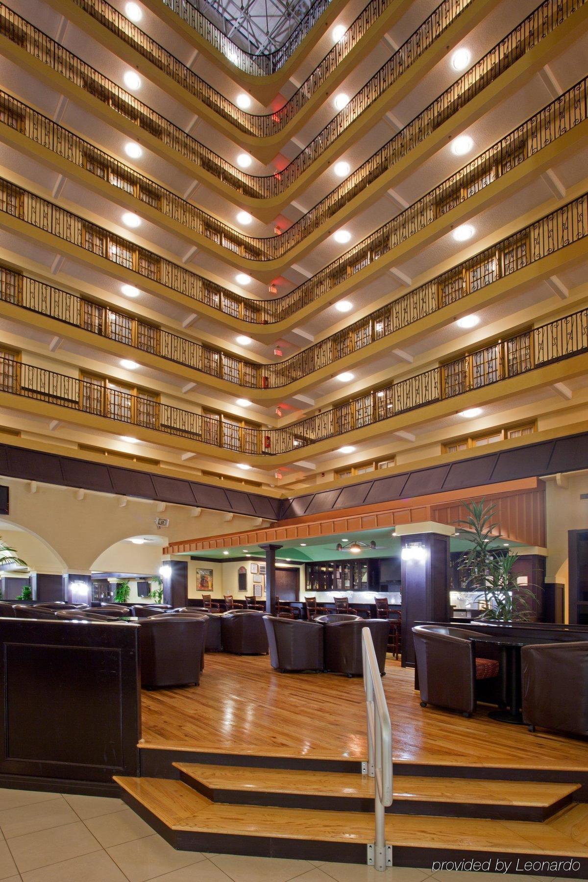 Crowne Plaza Suites Houston - Near Sugar Land Interior photo