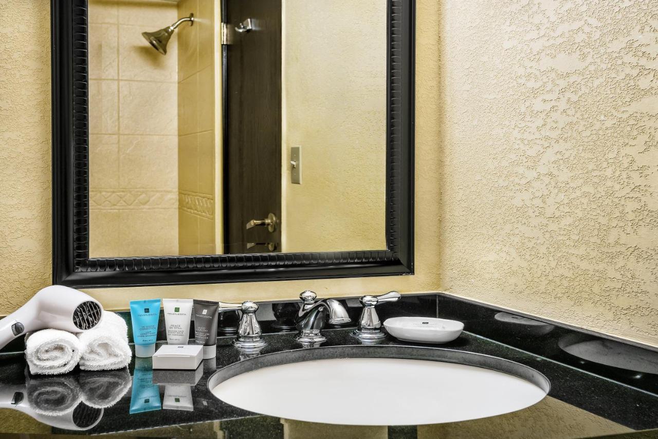 Crowne Plaza Suites Houston - Near Sugar Land Room photo